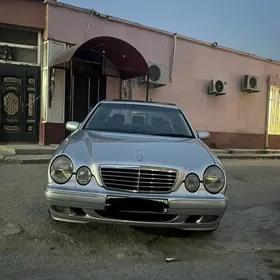 Mercedes-Benz E320 2002