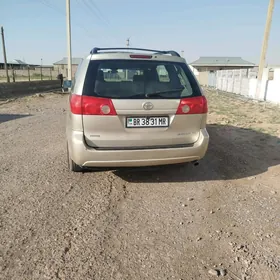Toyota Sienna 2004