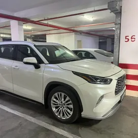 Toyota Highlander 2021