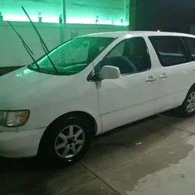Toyota Sienna 1999