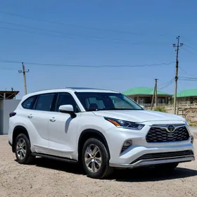Toyota Highlander 2022