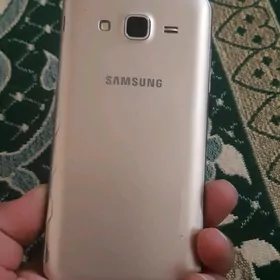Telefon j5
