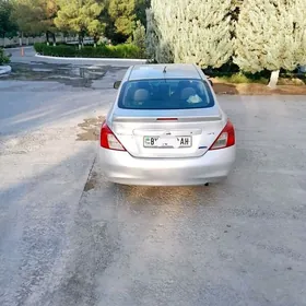 Nissan Versa 2012