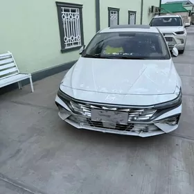 Hyundai Elantra 2025