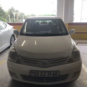 Nissan Versa 2011