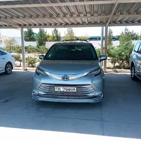 Toyota Sienna 2021