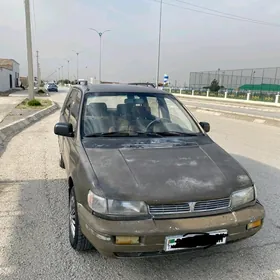 Mitsubishi Chariot 1992