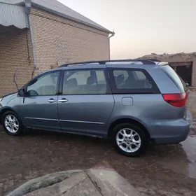 Toyota Sienna 2004