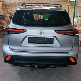 Toyota Highlander 2021