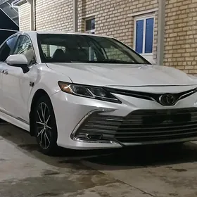 Toyota Camry 2021