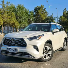 Toyota Highlander 2021
