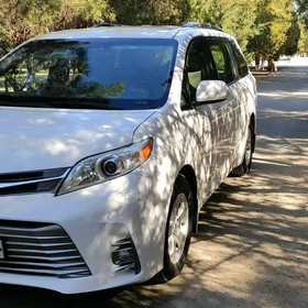 Toyota Sienna 2018
