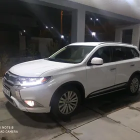 Mitsubishi Outlander 2020