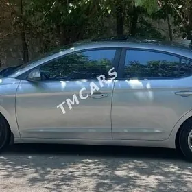 Hyundai Elantra 2020