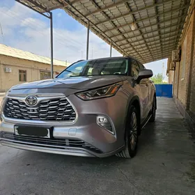 Toyota Highlander 2021