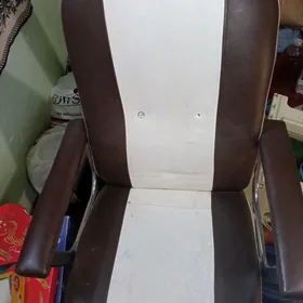 OTURGUÇ KRESLO ÝUMŞAK RAHAT