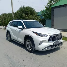 Toyota Highlander 2021