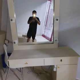 Satlyk aýna mebel
