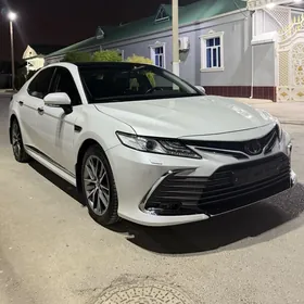 Toyota Camry 2021