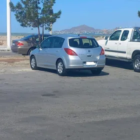 Nissan Tiida 2006