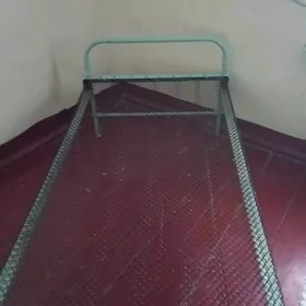 железная кровать
