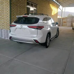 Toyota Highlander 2021