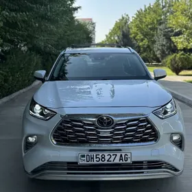 Toyota Highlander 2021