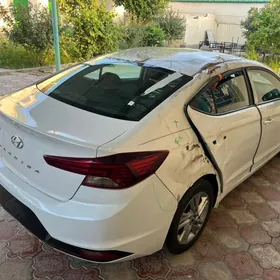 Hyundai Elantra 2020