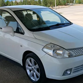 Nissan Tiida 2007