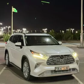 Toyota Highlander 2021