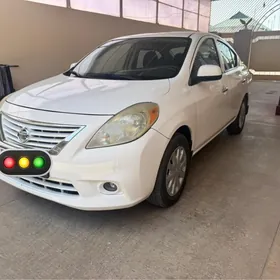 Nissan Versa 2012