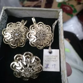gyzyl kamplekt