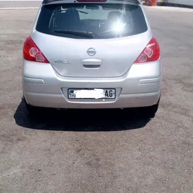 Nissan Versa 2012