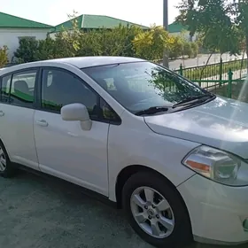 Nissan Versa 2012