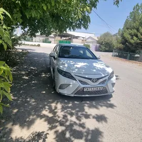Toyota Camry 2018