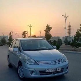 Nissan Tiida 2011