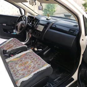 Nissan Versa 2012