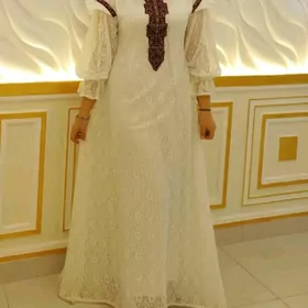 gyzyl yakaly ak koynek