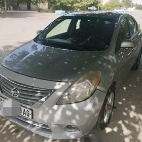 Nissan Versa 2011
