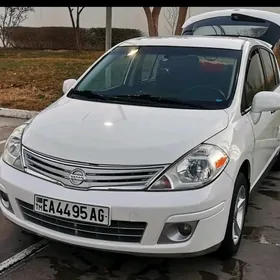 Nissan Versa 2012