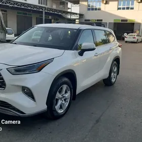 Toyota Highlander 2021