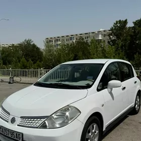 Nissan Tiida 2008
