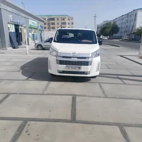 Toyota Hiace 2024
