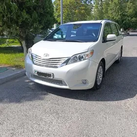 Toyota Sienna 2016