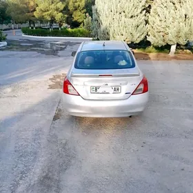 Nissan Versa 2012