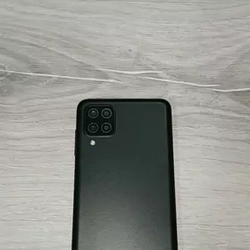Samsung M12