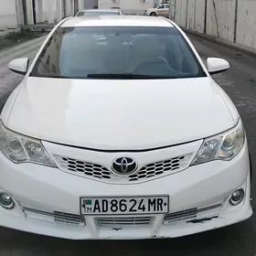 Toyota Camry Hybrid 2012
