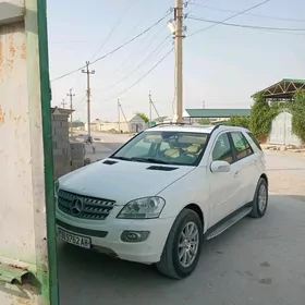 Mercedes-Benz ML350 2005