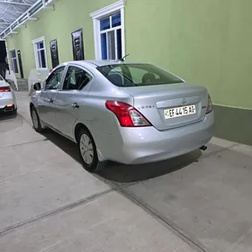 Nissan Versa 2011