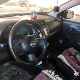 Nissan Versa 2012